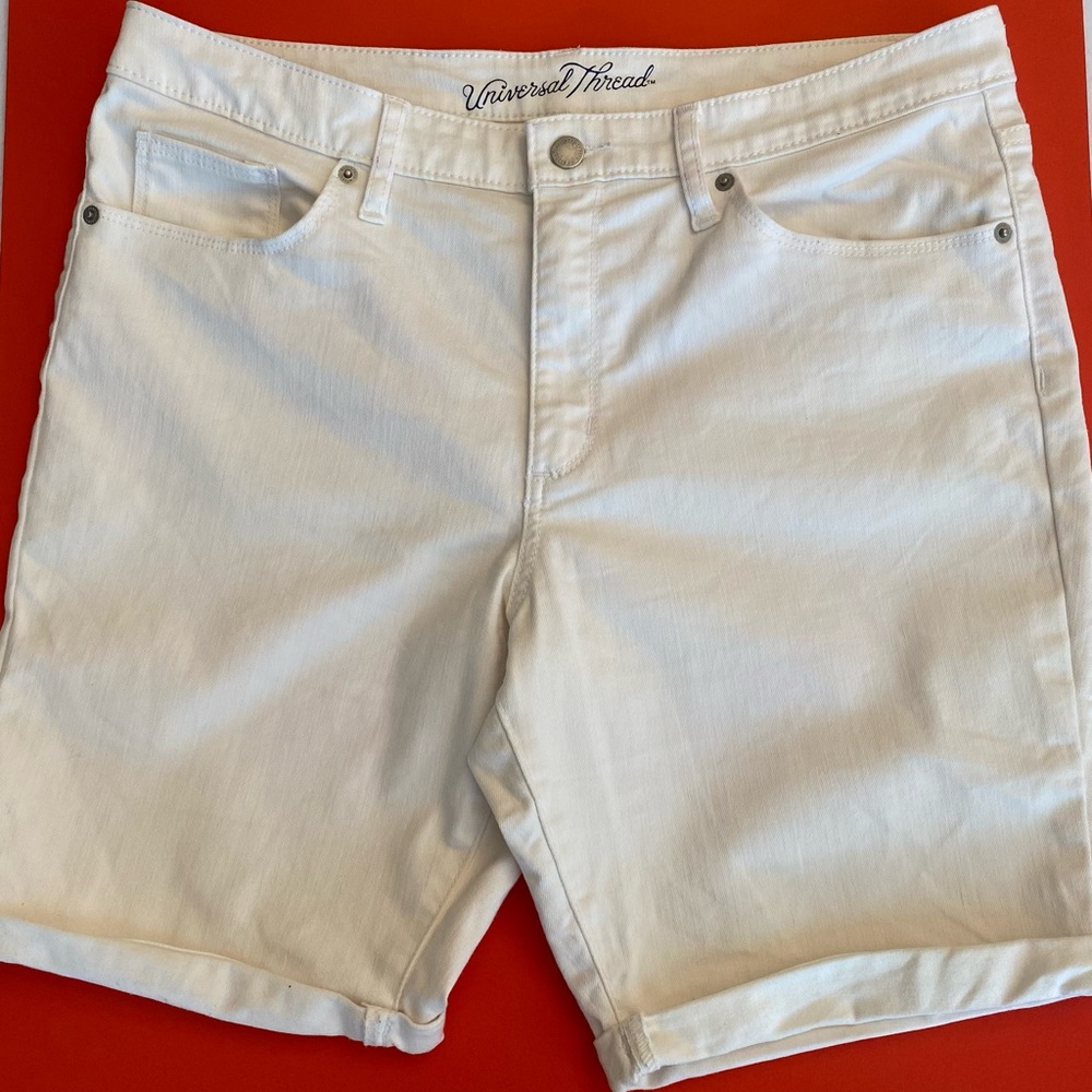 Universal Thread High Rise Bermuda White Shorts Womens 14/32R